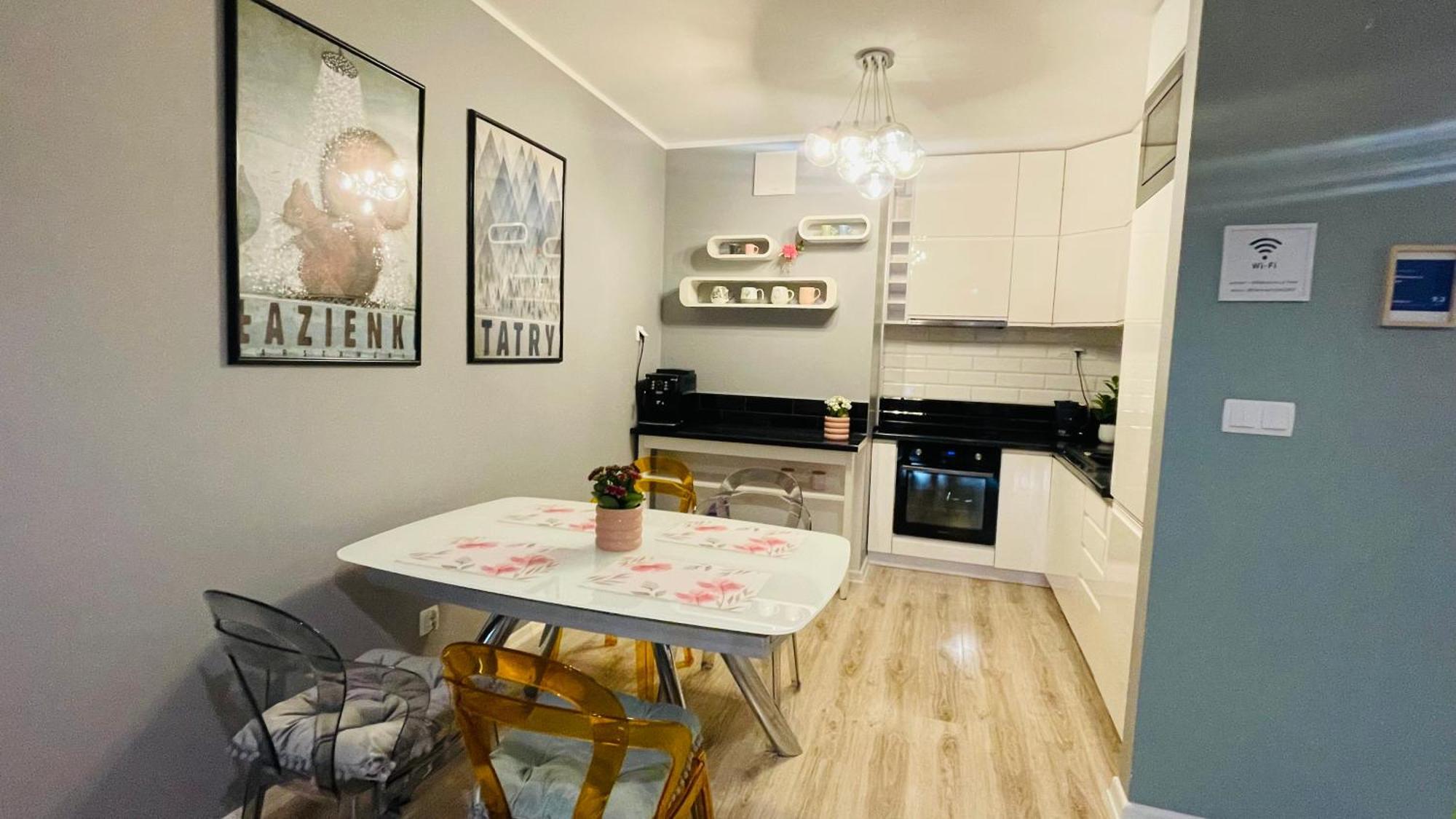 Millennium La Tour Apartment Warsawa Bagian luar foto