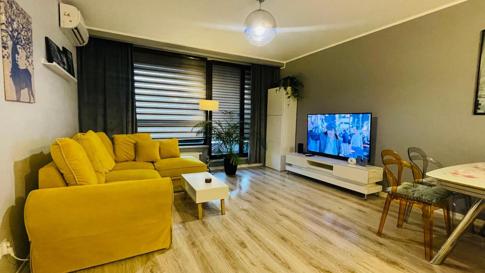 Millennium La Tour Apartment Warsawa Bagian luar foto